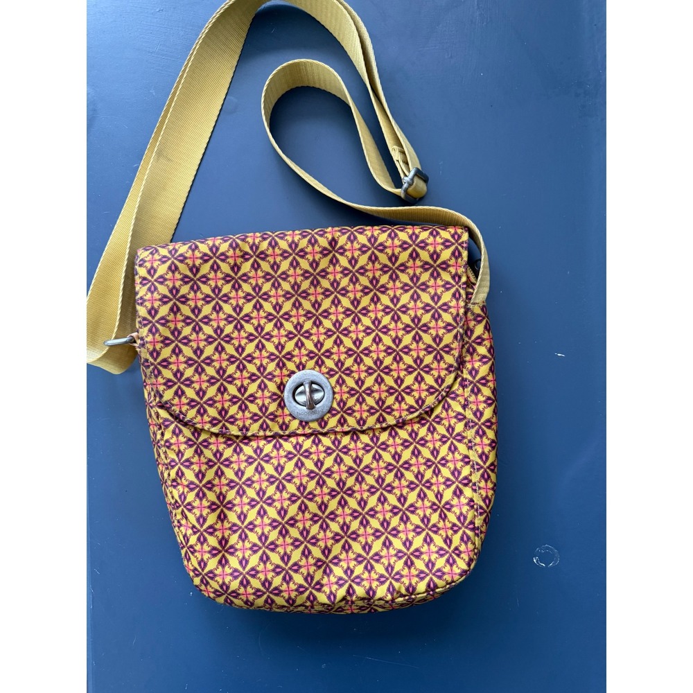 Baggallini Crossbody Bag Yellow Purple Geometric‎ Floral Print Turn Lock Nylon